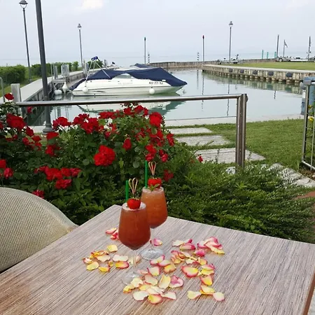 Yachting Mistral 3* 시르미오네