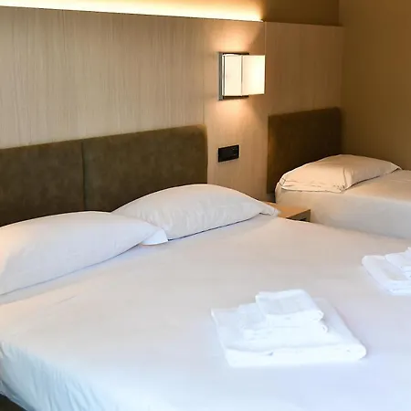 Yachting Mistral 3* 시르미오네