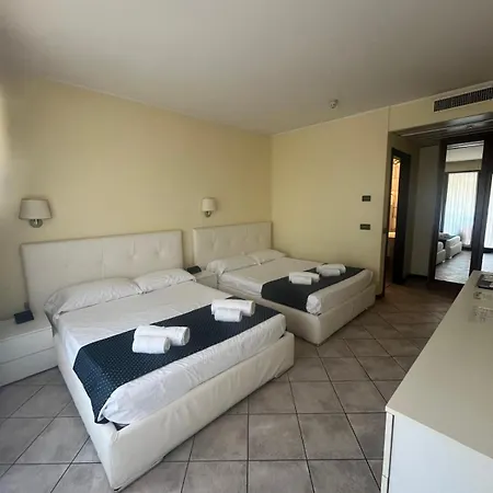 Yachting Mistral 3*