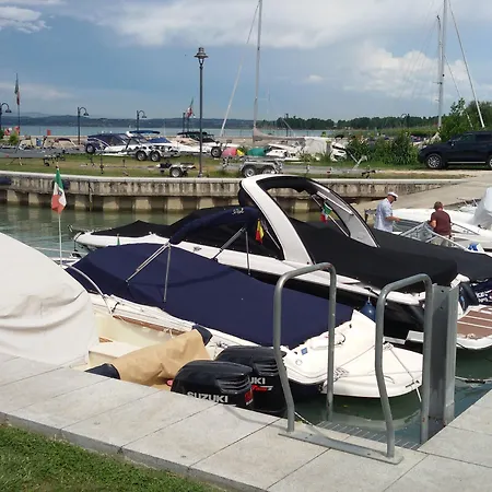 Yachting Mistral Сірміоне